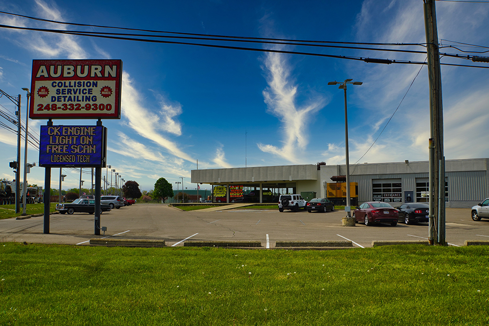Auburn Collision Center in Pontiac