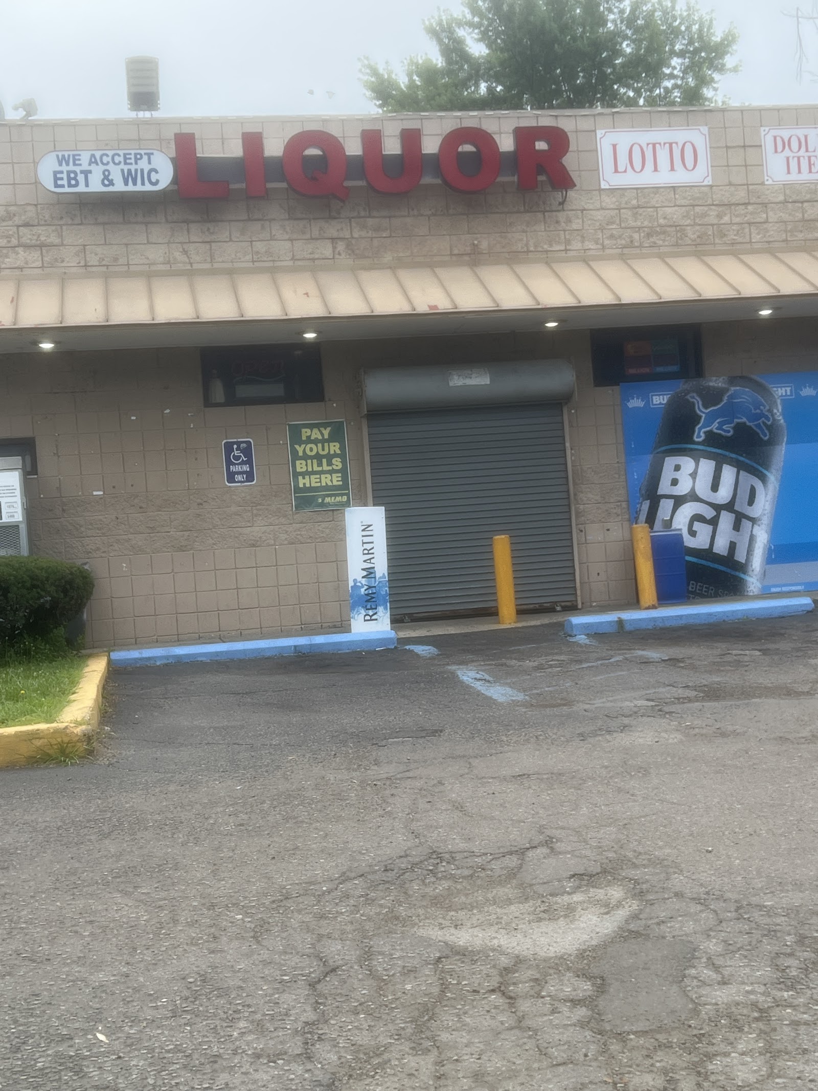 Crystal Lake Family Foods in Pontiac
