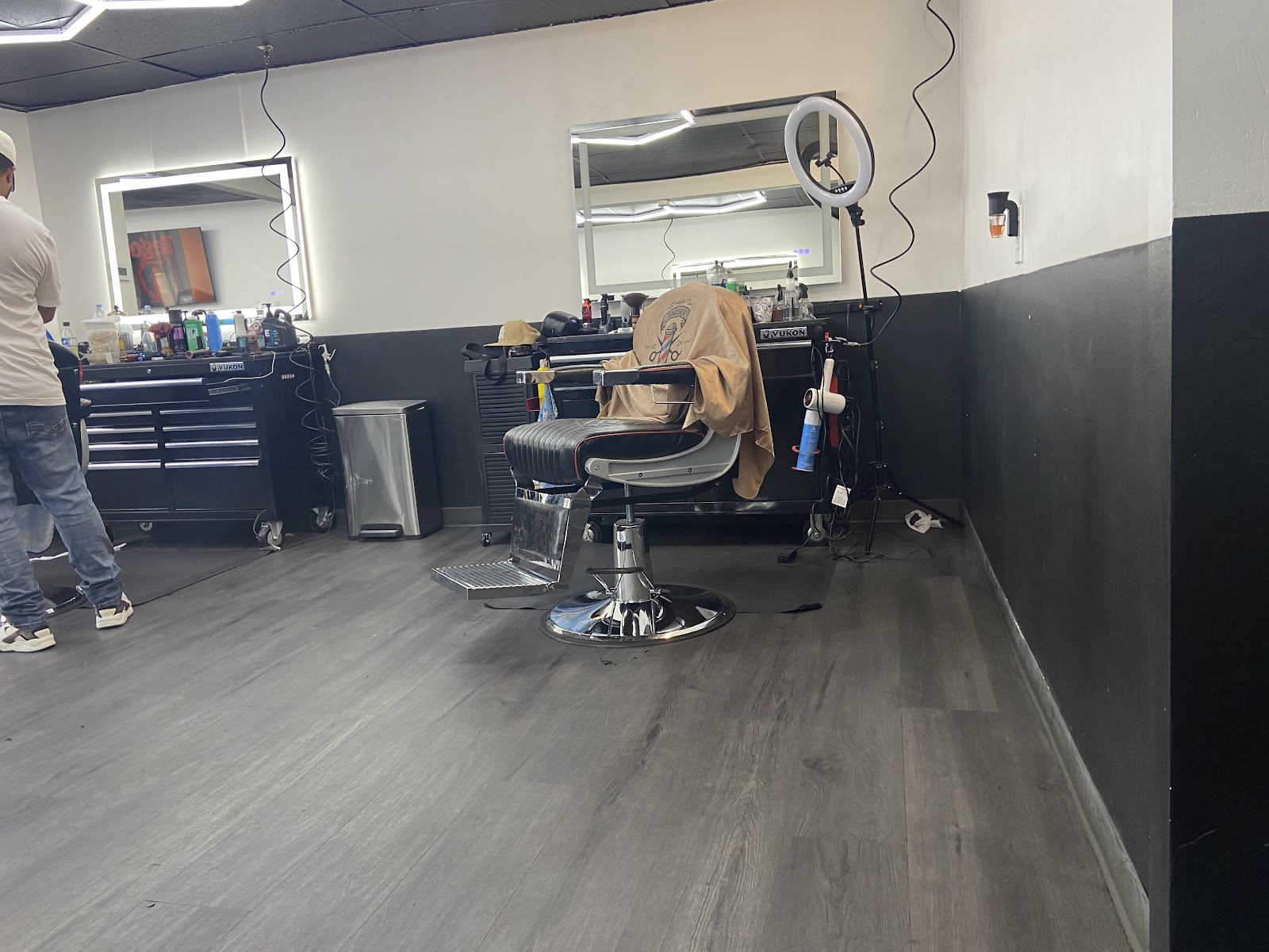 Delorean Barber in Pontiac