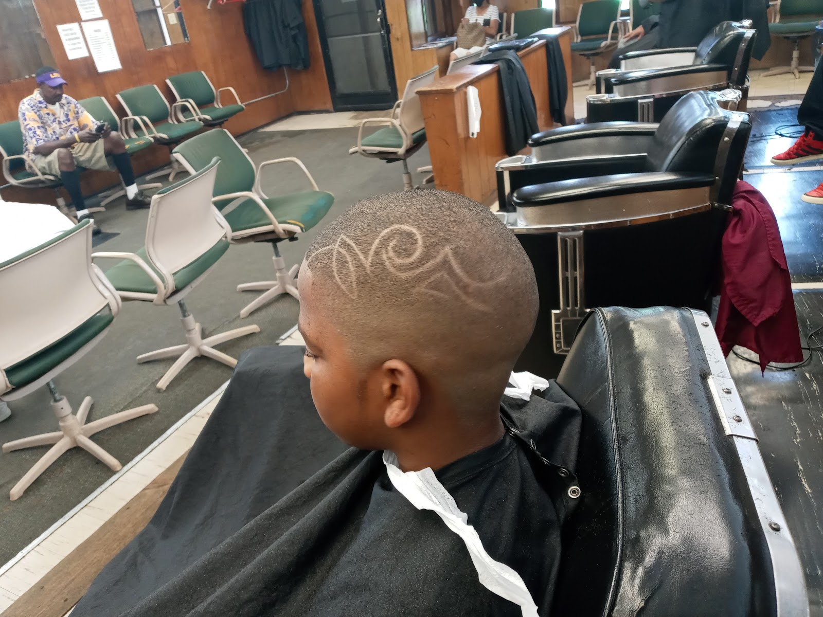 Elam Barber Shop in Pontiac