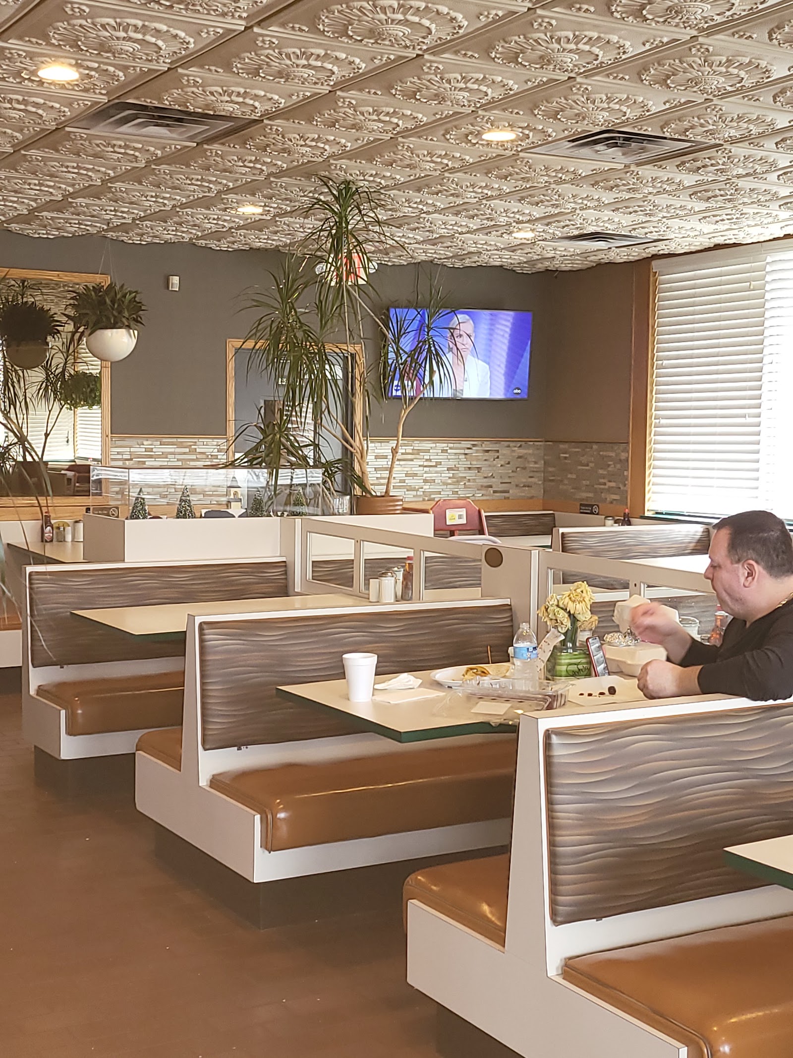 Fino's Family Dining in Pontiac