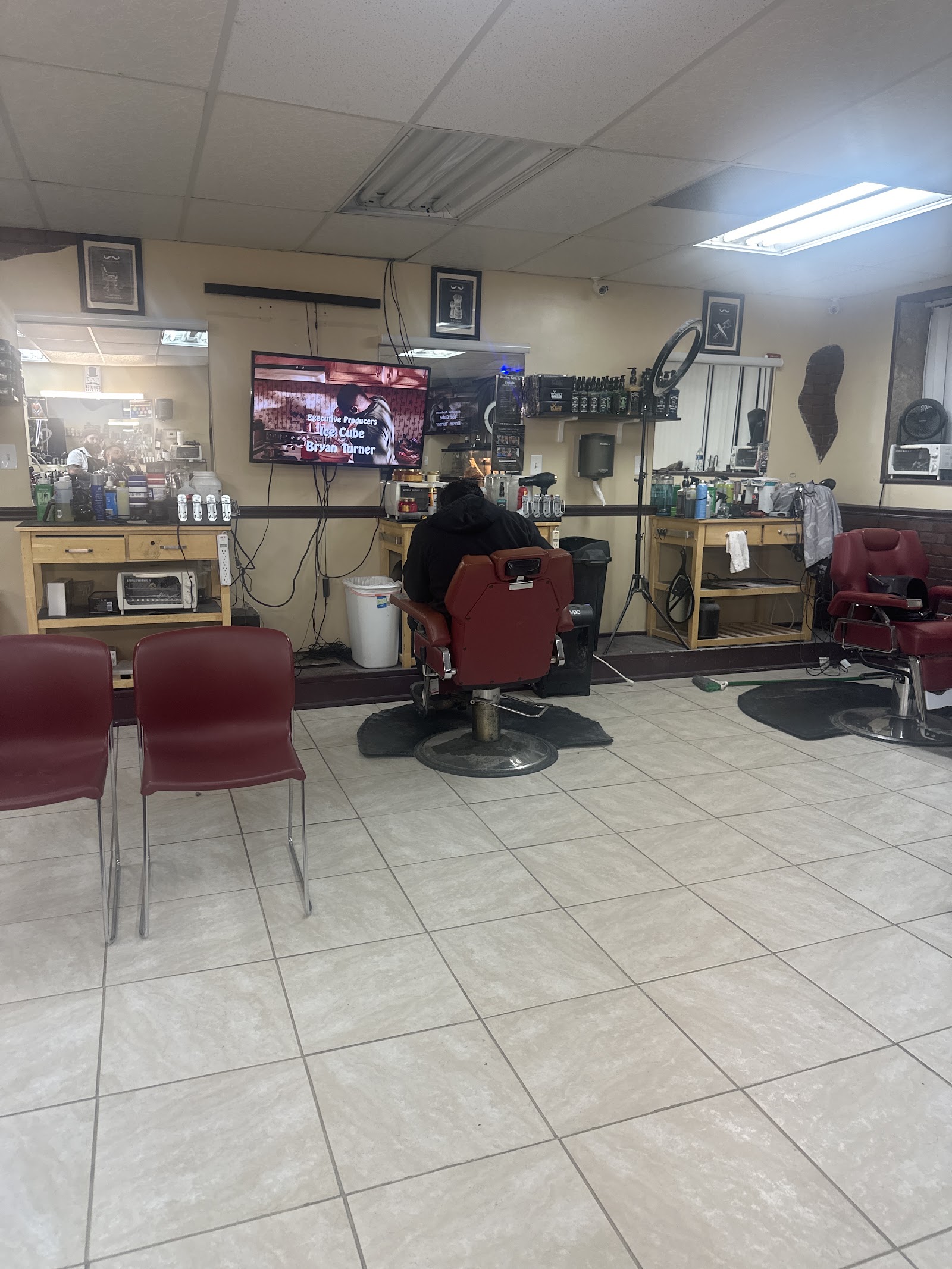 Headline Barber Shop in