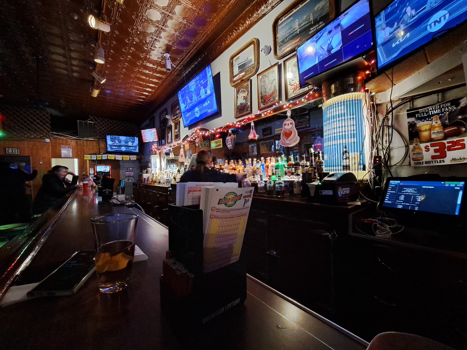 Prues Bar in Pontiac
