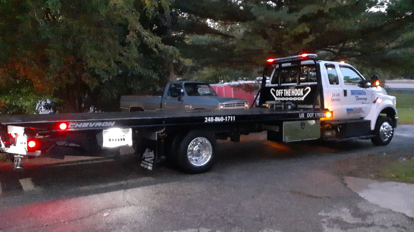 Trevinos towing & hauling in Pontiac